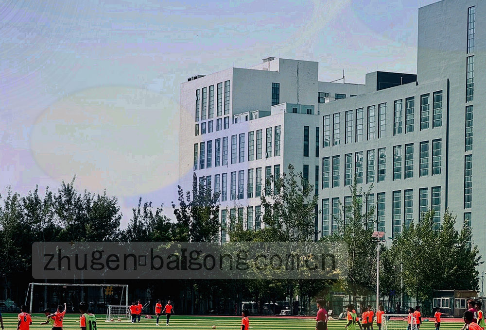 面板检索示意：关键词输入框、栏目选择区与时间段滑块并列排列，右侧为分组呈现的检索结果列表